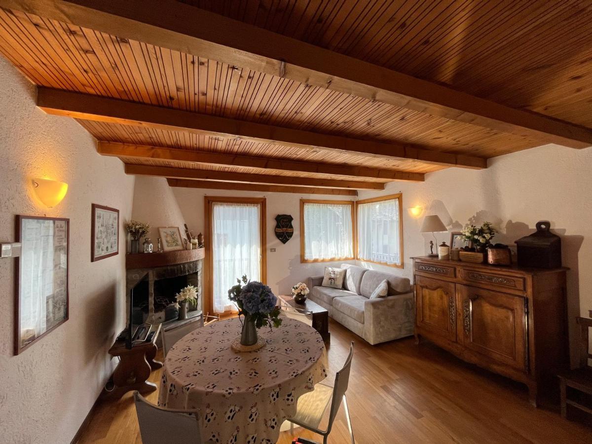 Chalet Blanc "Le Flocon" Courmayeur Exterior photo