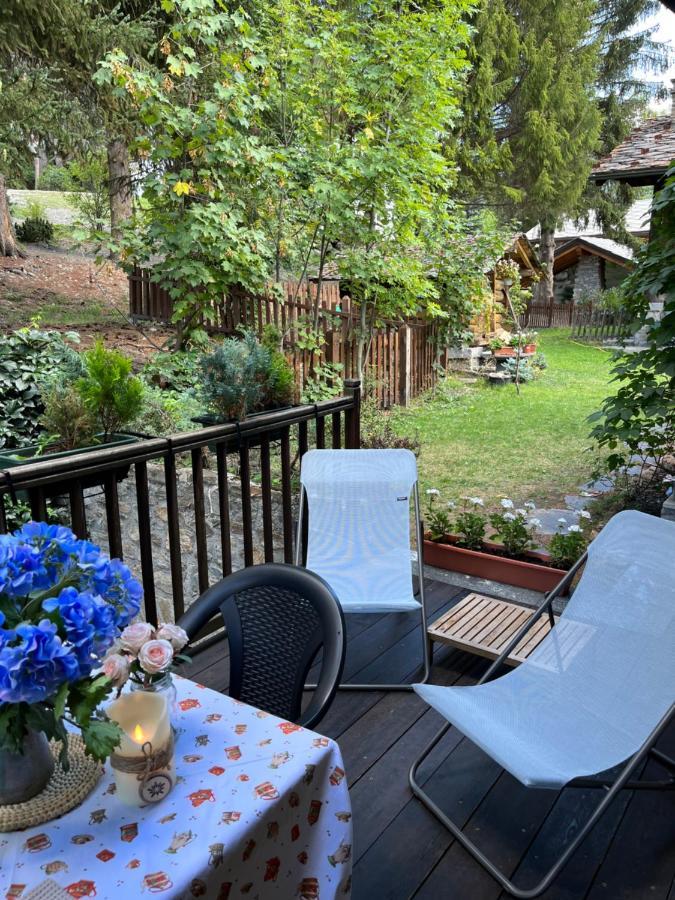 Chalet Blanc "Le Flocon" Courmayeur Exterior photo